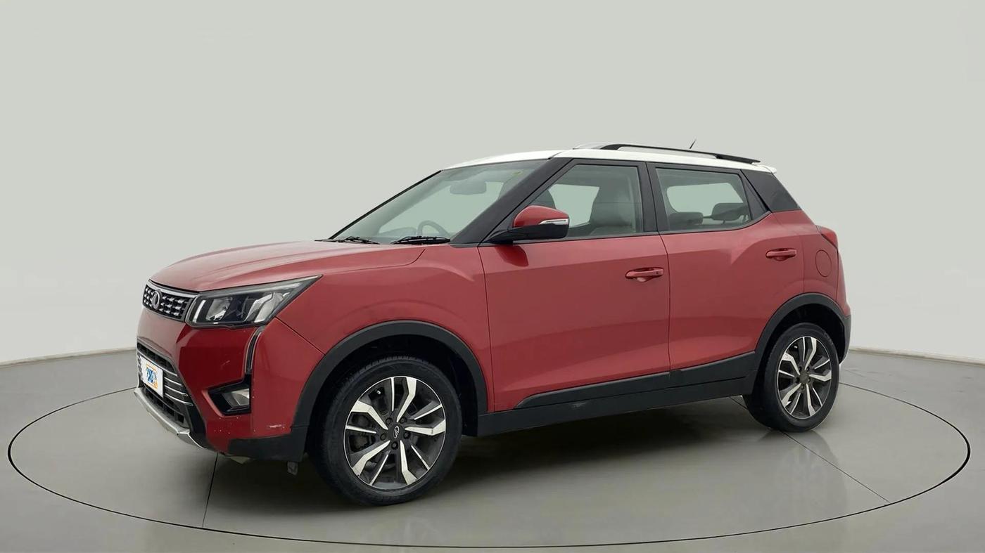 2019 Mahindra XUV300 W8 (O) 1.5 DIESEL, Diesel, Manual, 1,70,000 km, Left Front Diagonal