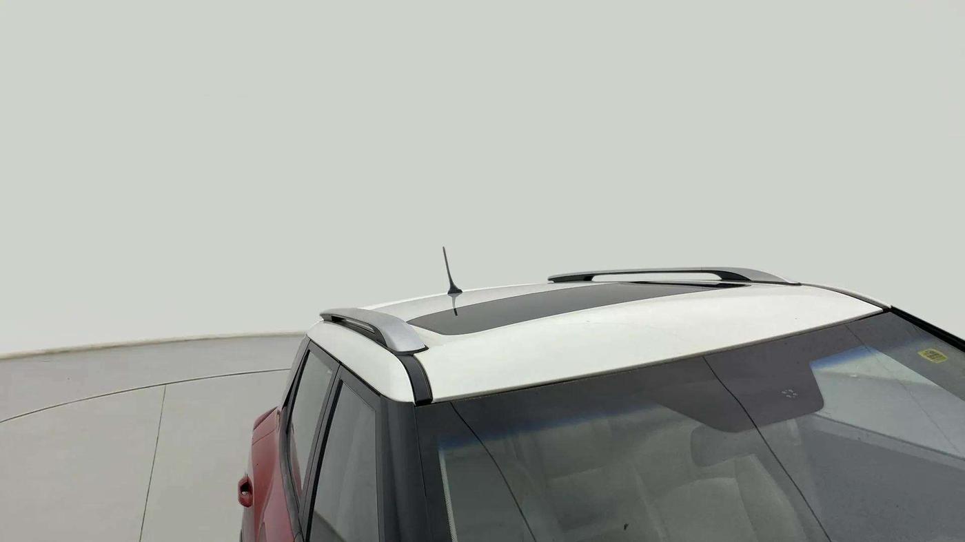 2019 Mahindra XUV300 W8 (O) 1.5 DIESEL, Diesel, Manual, 1,70,000 km, Roof