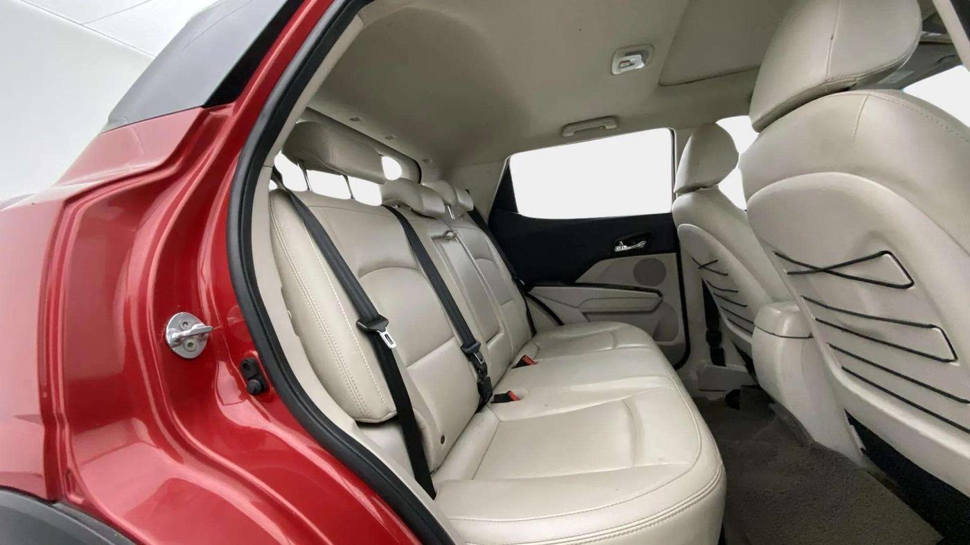2019 Mahindra XUV300 W8 (O) 1.5 DIESEL, Diesel, Manual, 1,70,000 km, Right Side Rear Door Cabin