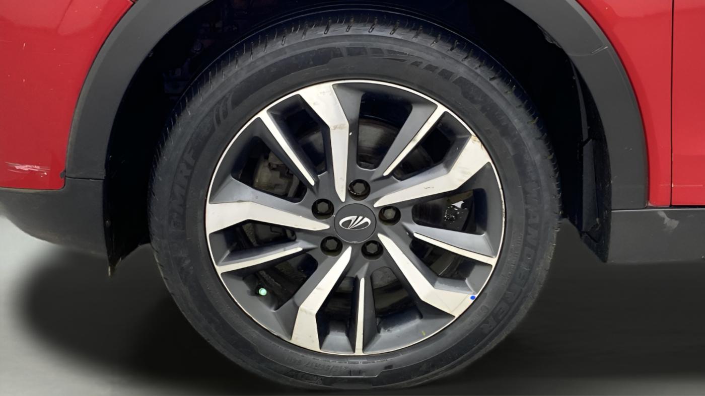 2019 Mahindra XUV300 W8 (O) 1.5 DIESEL, Diesel, Manual, 1,70,000 km, Left Front Wheel