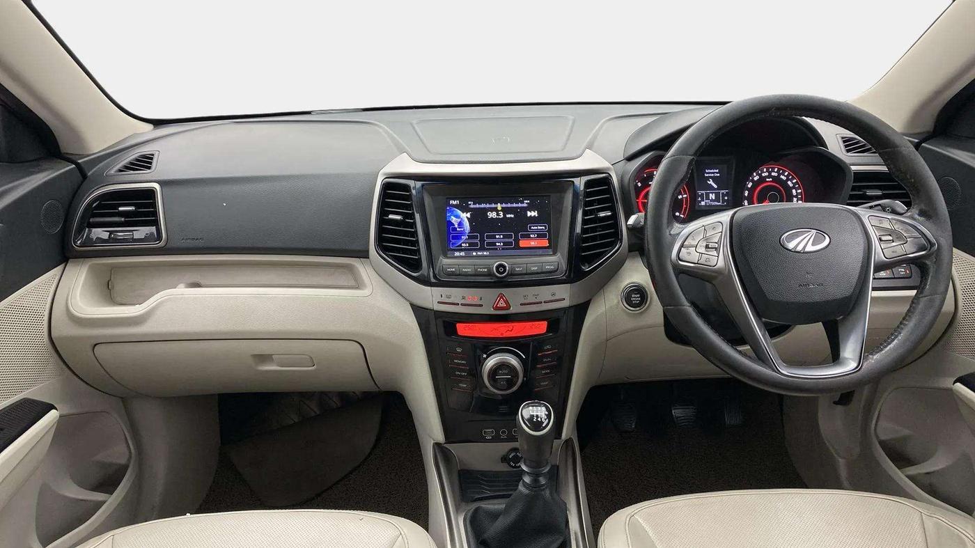 2019 Mahindra XUV300 W8 (O) 1.5 DIESEL, Diesel, Manual, 1,70,000 km, Dashboard