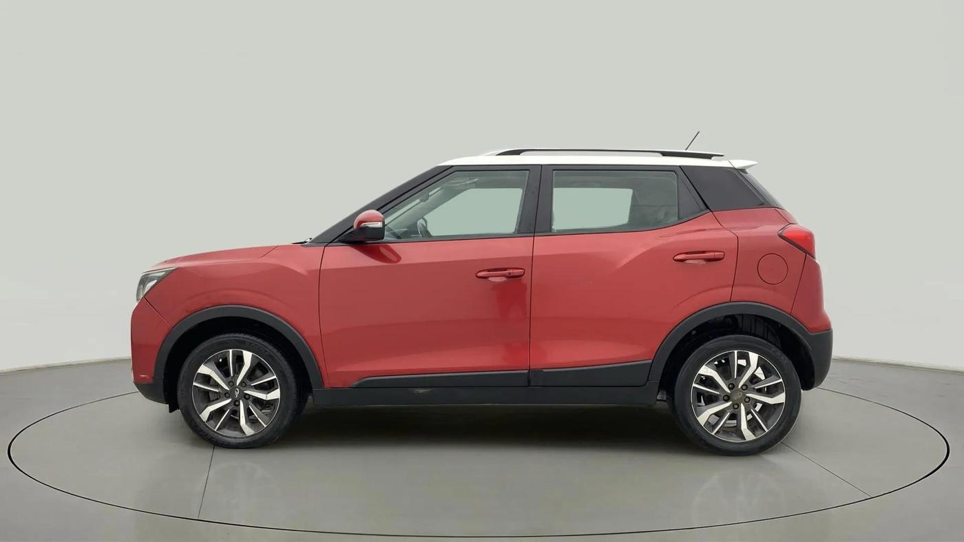 2019 Mahindra XUV300 W8 (O) 1.5 DIESEL, Diesel, Manual, 1,70,000 km, Left Side