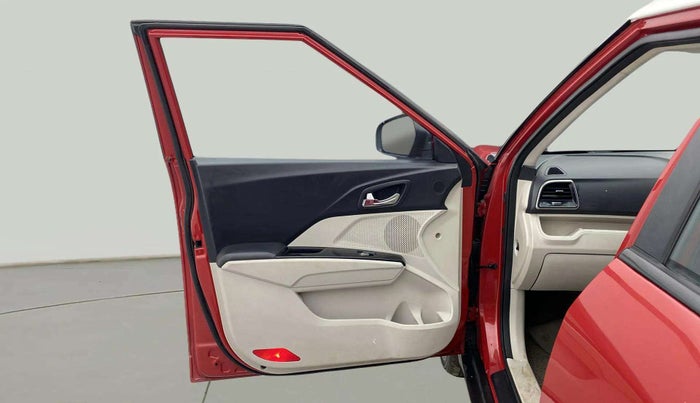 2019 Mahindra XUV300 W8 (O) 1.5 DIESEL, Diesel, Manual, 1,69,999 km, LHS Front Door