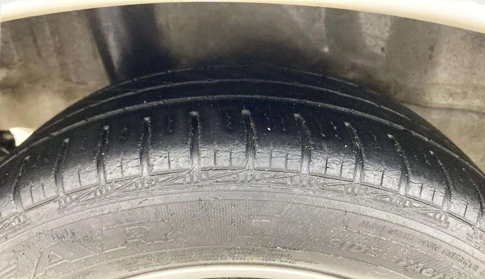2013 Honda Brio V MT, Petrol, Manual, 47,006 km, Right Rear Tyre Tread