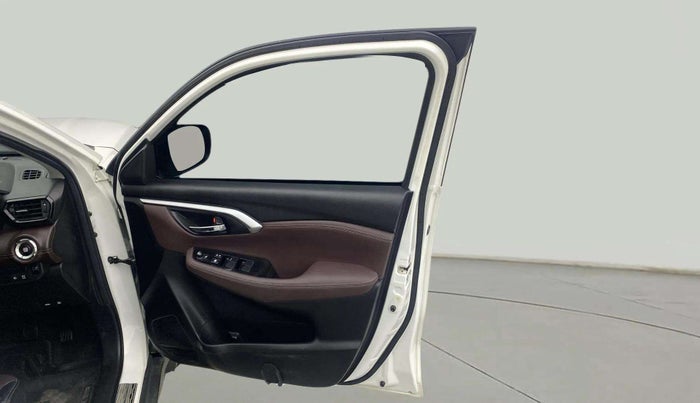 2023 Maruti Grand Vitara ALPHA SMART HYBRID, Petrol, Manual, 53,294 km, RHS Front Door