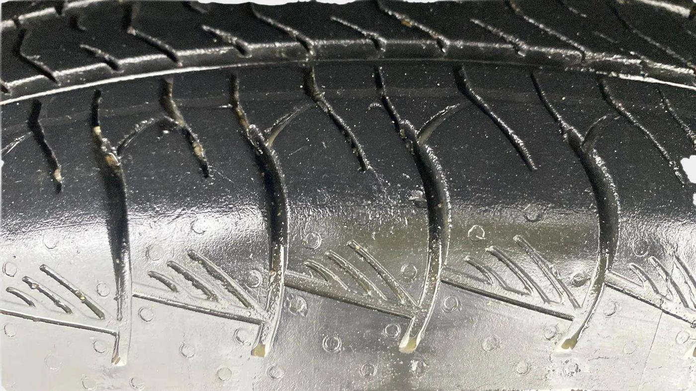 2023 Maruti Grand Vitara ALPHA SMART HYBRID, Petrol, Manual, 53,295 km, Right Front Tyre Tread