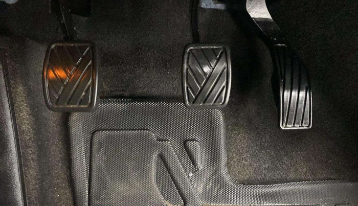 2023 Maruti Grand Vitara ALPHA SMART HYBRID, Petrol, Manual, 53,294 km, Pedals