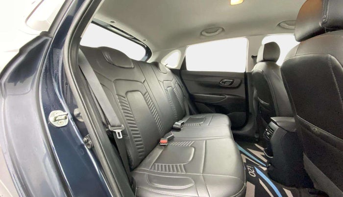2022 Hyundai NEW I20 Sportz 1.2 IVT, Petrol, Automatic, 8,578 km, Right Side Rear Door Cabin