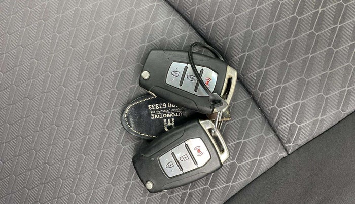 2021 Mahindra XUV300 W8 1.5 DIESEL, Diesel, Manual, 22,723 km, Key Close Up
