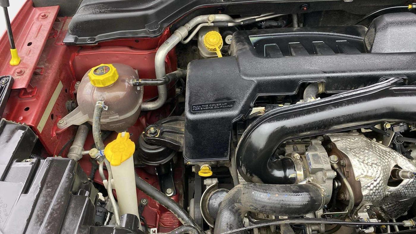 2021 Mahindra XUV300 W8 1.5 DIESEL, Diesel, Manual, 22,785 km, Engine View - Right
