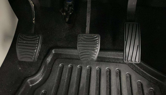 2021 Mahindra XUV300 W8 1.5 DIESEL, Diesel, Manual, 22,723 km, Pedals
