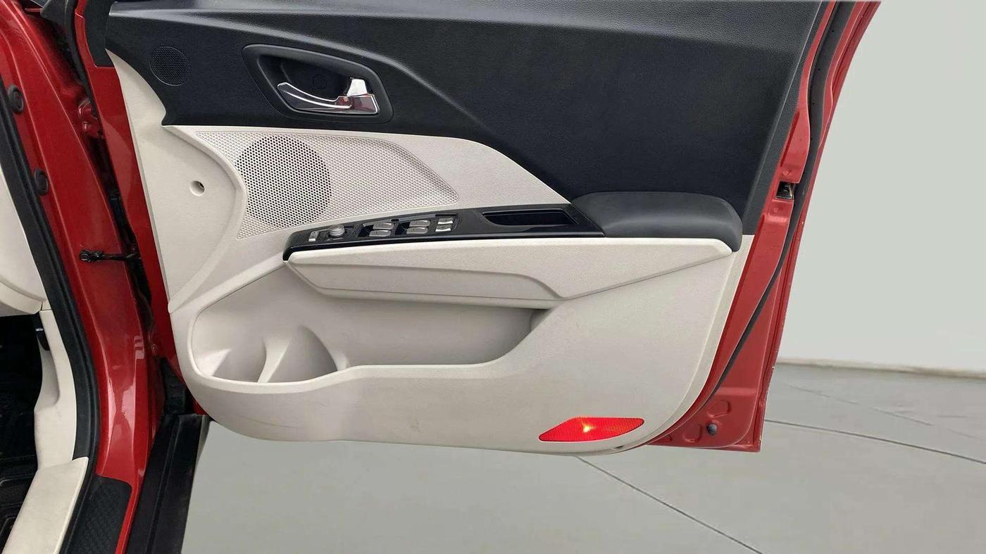 2021 Mahindra XUV300 W8 1.5 DIESEL, Diesel, Manual, 22,785 km, Driver Side Door Panels Control