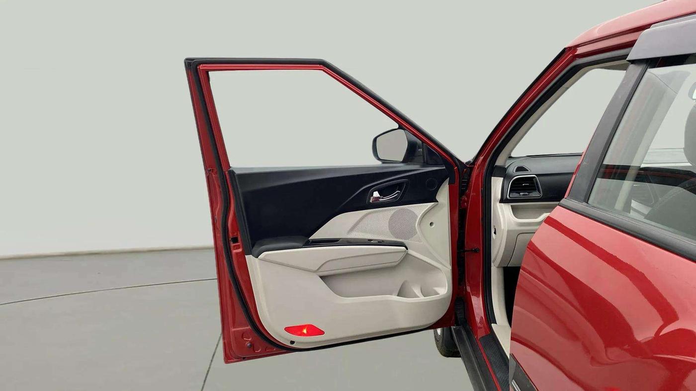 2021 Mahindra XUV300 W8 1.5 DIESEL, Diesel, Manual, 22,785 km, LHS Front Door