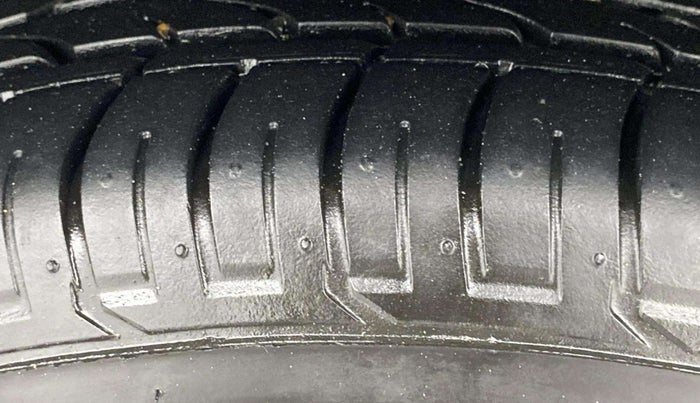 2021 Mahindra XUV300 W8 1.5 DIESEL, Diesel, Manual, 22,723 km, Right Rear Tyre Tread