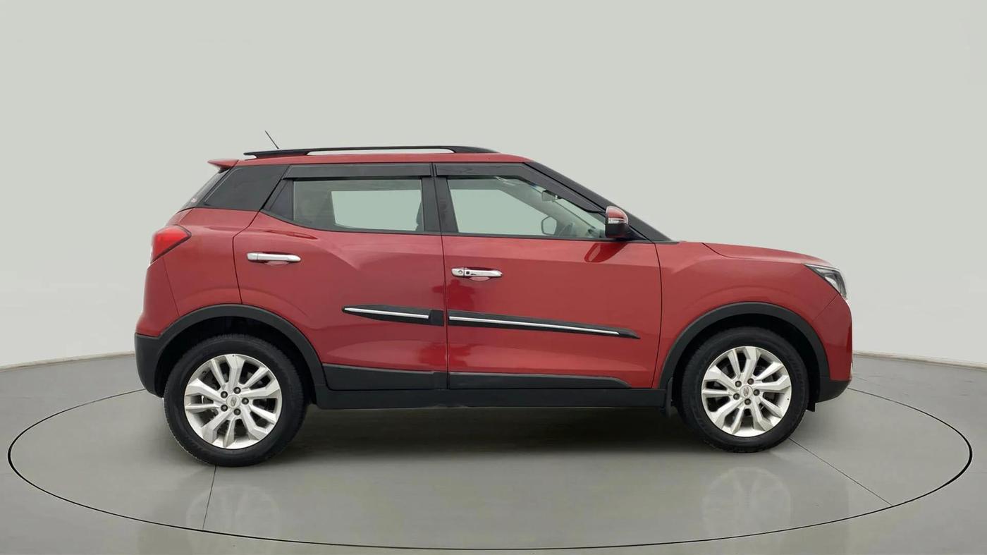 2021 Mahindra XUV300 W8 1.5 DIESEL, Diesel, Manual, 22,785 km, Right Side View