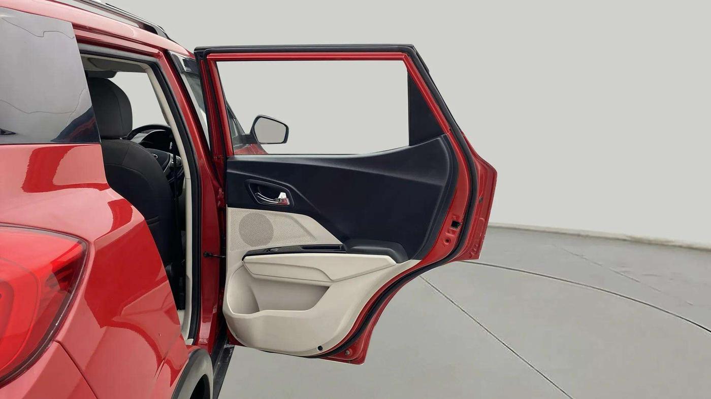 2021 Mahindra XUV300 W8 1.5 DIESEL, Diesel, Manual, 22,785 km, RHS Rear Door