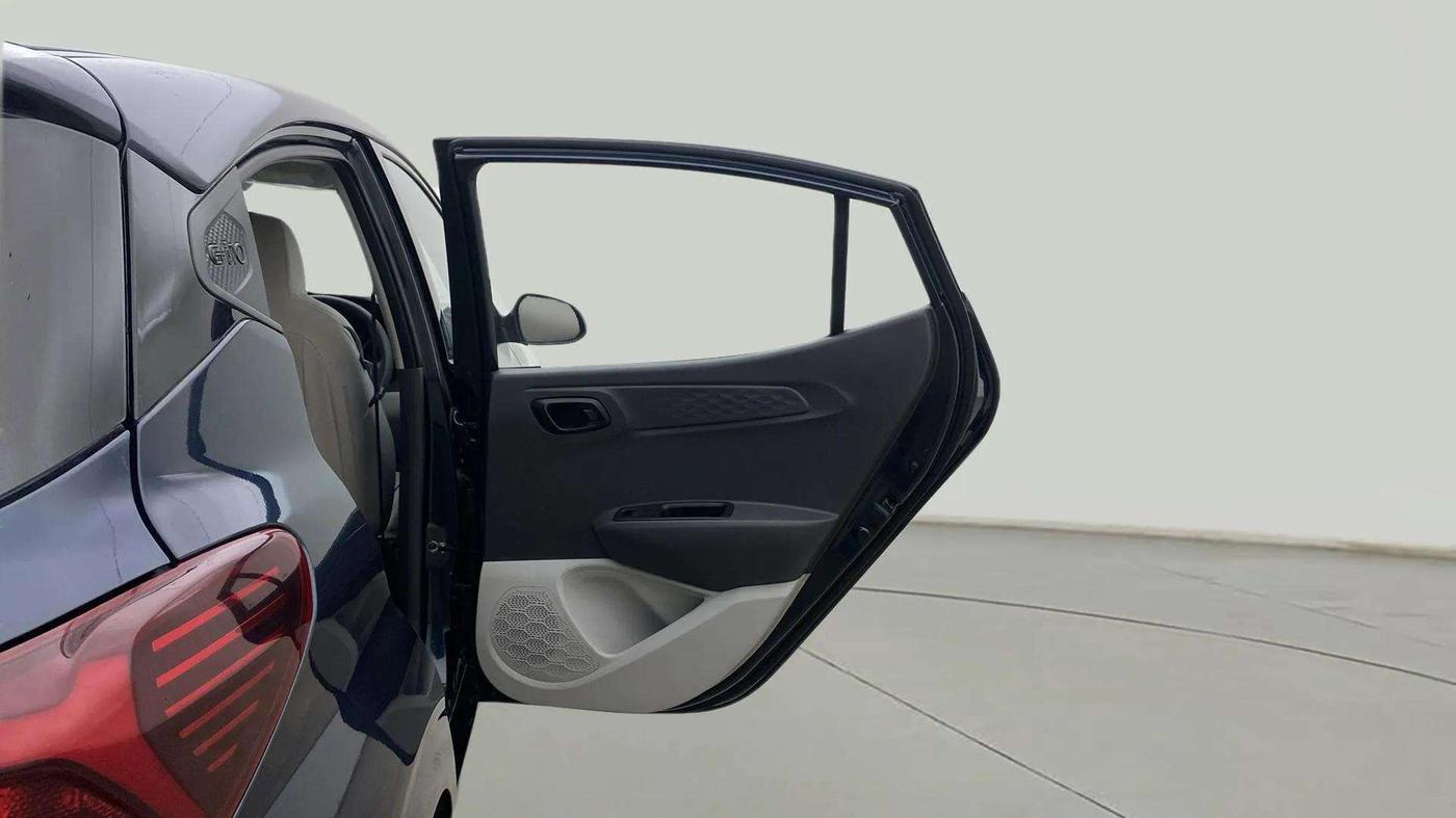 2024 Hyundai GRAND I10 NIOS MAGNA CORPORATE EDITION AMT 1.2 KAPPA VTVT, Petrol, Automatic, 6,814 km, RHS Rear Door