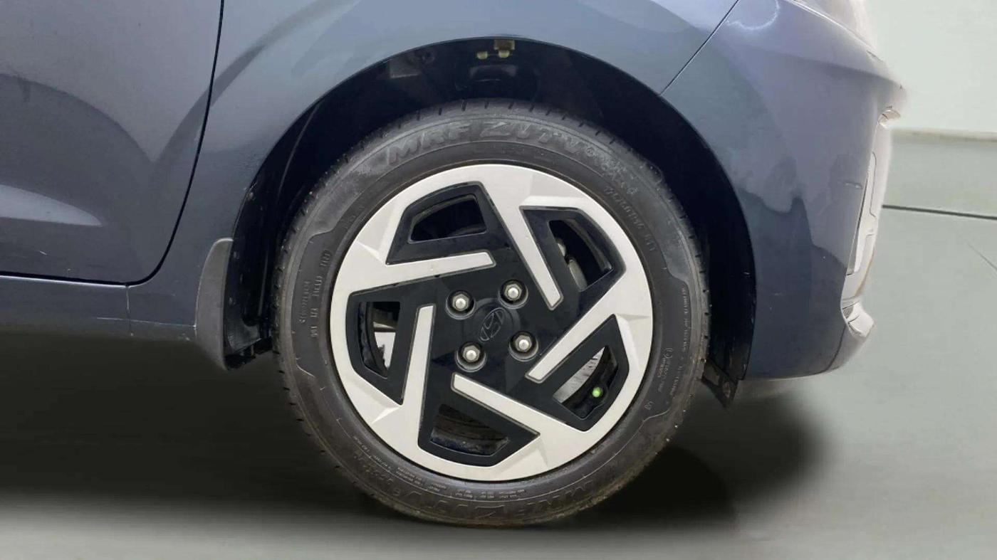 2024 Hyundai GRAND I10 NIOS MAGNA CORPORATE EDITION AMT 1.2 KAPPA VTVT, Petrol, Automatic, 6,814 km, Right Front Wheel