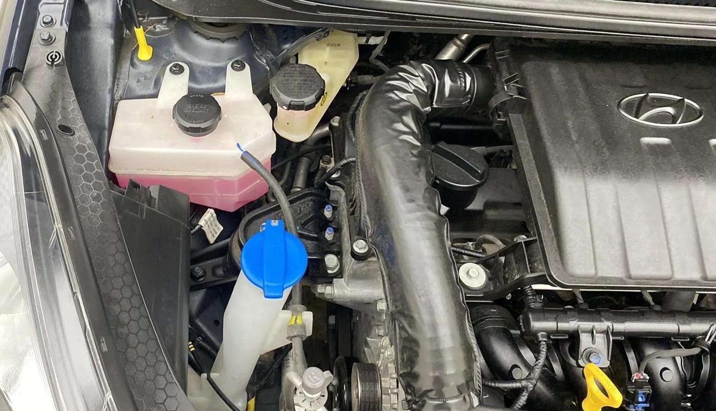 2024 Hyundai GRAND I10 NIOS MAGNA CORPORATE EDITION AMT 1.2 KAPPA VTVT, Petrol, Automatic, 6,814 km, Engine View - Right