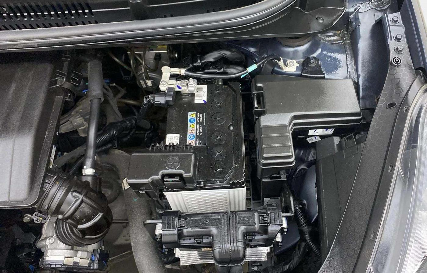 2024 Hyundai GRAND I10 NIOS MAGNA CORPORATE EDITION AMT 1.2 KAPPA VTVT, Petrol, Automatic, 6,814 km, Engine View - Left