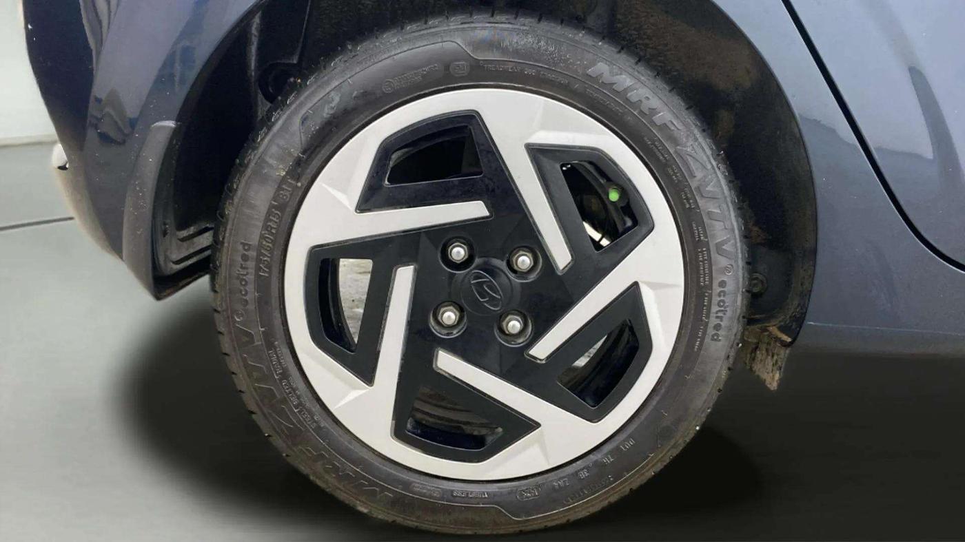 2024 Hyundai GRAND I10 NIOS MAGNA CORPORATE EDITION AMT 1.2 KAPPA VTVT, Petrol, Automatic, 6,814 km, Right Rear Wheel