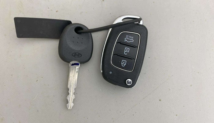 2024 Hyundai GRAND I10 NIOS MAGNA CORPORATE EDITION AMT 1.2 KAPPA VTVT, Petrol, Automatic, 6,691 km, Key Close Up