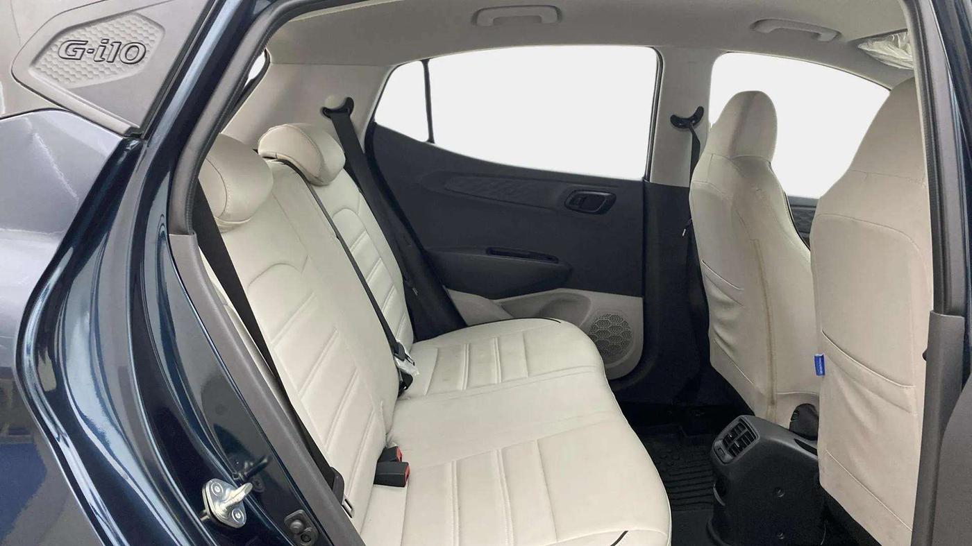2024 Hyundai GRAND I10 NIOS MAGNA CORPORATE EDITION AMT 1.2 KAPPA VTVT, Petrol, Automatic, 6,814 km, Right Side Rear Door Cabin