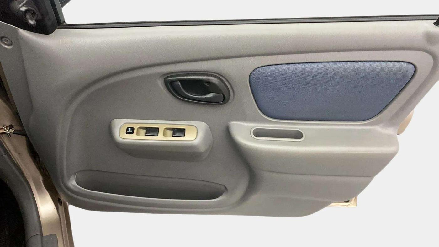 2013 Maruti Alto K10 VXI, Petrol, Manual, 42,799 km, Driver Side Door Panels Control
