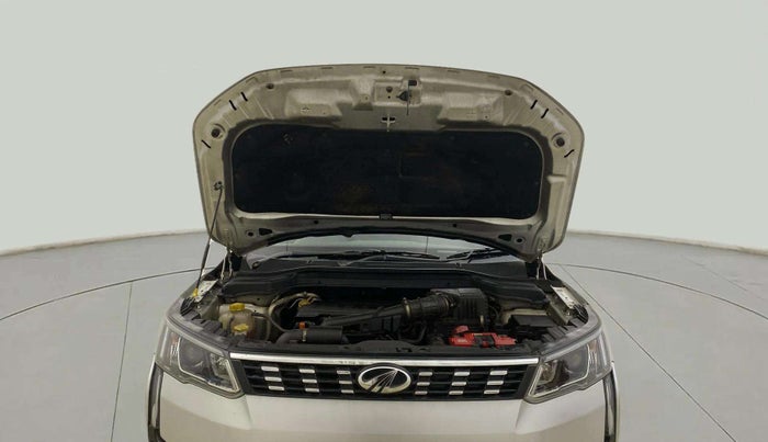 2019 Mahindra XUV300 W8 1.2 PETROL, Petrol, Manual, 52,859 km, Open Bonet