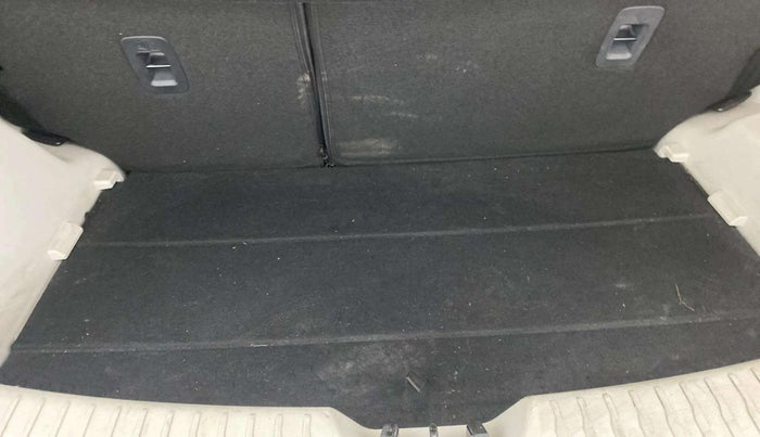 2019 Mahindra XUV300 W8 1.2 PETROL, Petrol, Manual, 52,859 km, Boot Inside