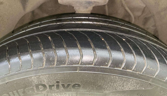 2019 Mahindra XUV300 W8 1.2 PETROL, Petrol, Manual, 52,859 km, Right Front Tyre Tread