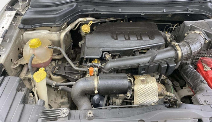 2019 Mahindra XUV300 W8 1.2 PETROL, Petrol, Manual, 52,859 km, Engine View - Right