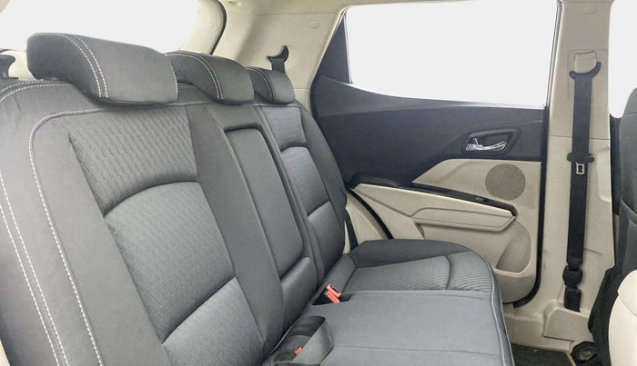 2019 Mahindra XUV300 W8 1.2 PETROL, Petrol, Manual, 52,859 km, Right Side Rear Door Cabin