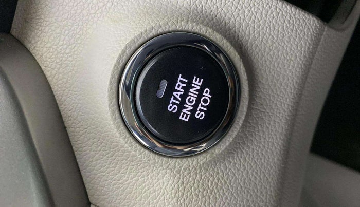 2019 Mahindra XUV300 W8 1.2 PETROL, Petrol, Manual, 52,859 km, Keyless Start/ Stop Button