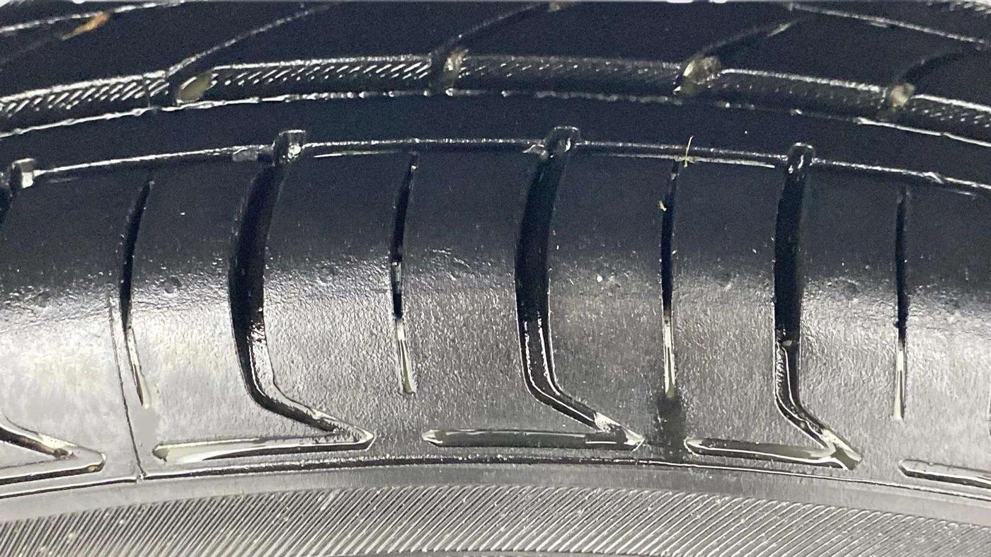 2019 Maruti Ciaz SIGMA 1.5 SHVS MT  PETROL, Petrol, Manual, 68,988 km, Left Rear Tyre Tread