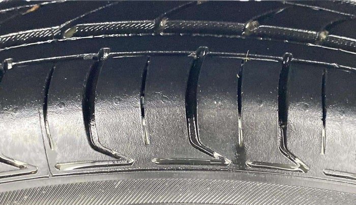 2019 Maruti Ciaz SIGMA 1.5 SHVS MT  PETROL, Petrol, Manual, 68,988 km, Left Rear Tyre Tread