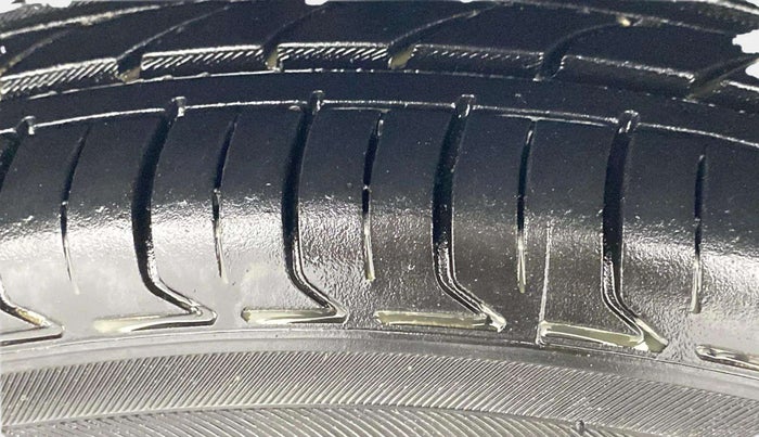 2019 Maruti Ciaz SIGMA 1.5 SHVS MT  PETROL, Petrol, Manual, 68,988 km, Right Rear Tyre Tread