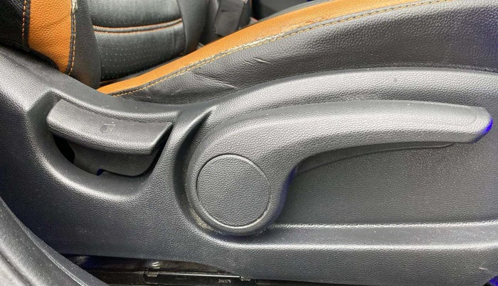 2019 Hyundai Elite i20 ASTA (O) CVT, Petrol, Automatic, 50,458 km, Driver Side Adjustment Panel