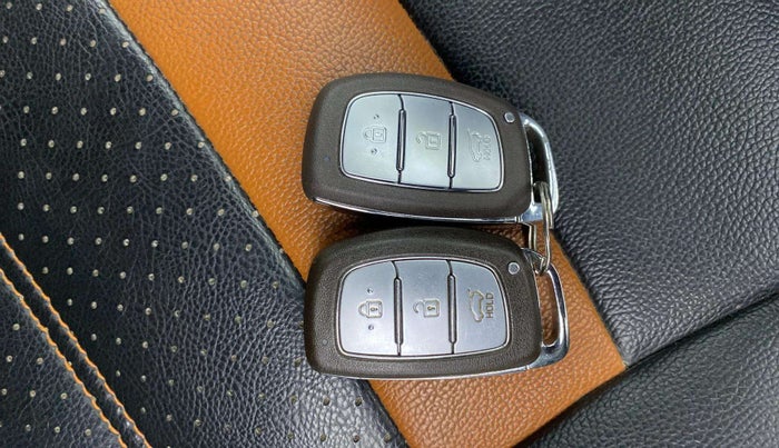 2019 Hyundai Elite i20 ASTA (O) CVT, Petrol, Automatic, 50,458 km, Key Close Up