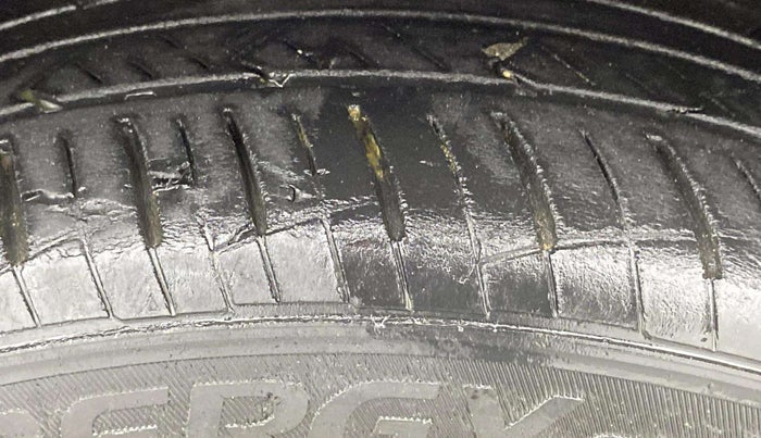 2019 Hyundai Elite i20 ASTA (O) CVT, Petrol, Automatic, 50,458 km, Right Front Tyre Tread