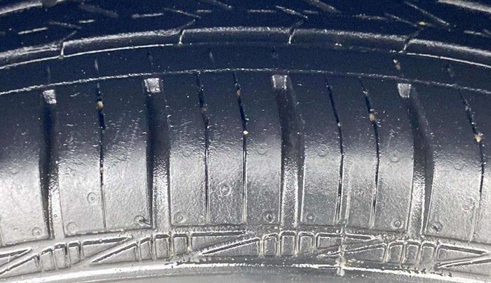 2016 Maruti Celerio ZXI AMT, Petrol, Automatic, 70,651 km, Right Front Tyre Tread