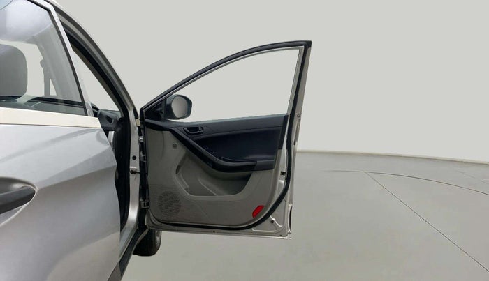 2018 Tata NEXON XM PETROL, Petrol, Manual, 39,126 km, RHS Front Door