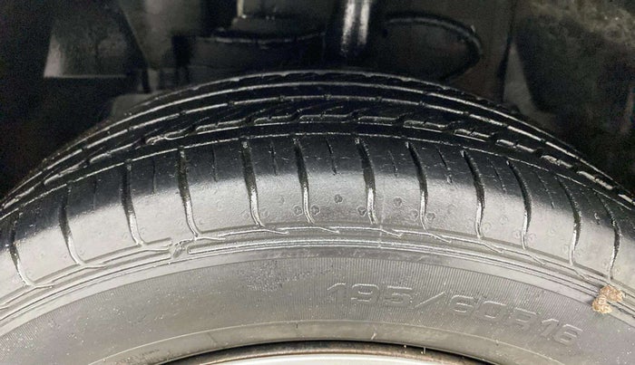 2018 Tata NEXON XM PETROL, Petrol, Manual, 39,126 km, Left Front Tyre Tread