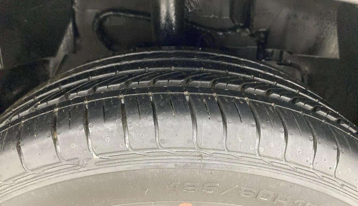 2018 Tata NEXON XM PETROL, Petrol, Manual, 39,126 km, Right Front Tyre Tread