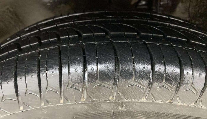 2014 Maruti Alto 800 VXI, Petrol, Manual, 61,057 km, Left Front Tyre Tread