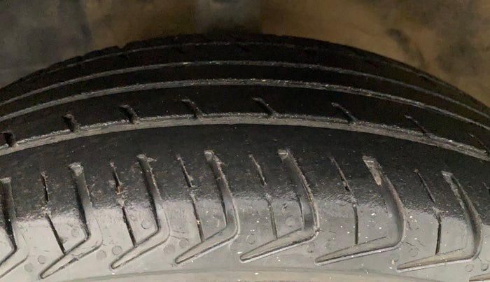 2016 Hyundai Eon ERA +, Petrol, Manual, 34,215 km, Left Front Tyre Tread
