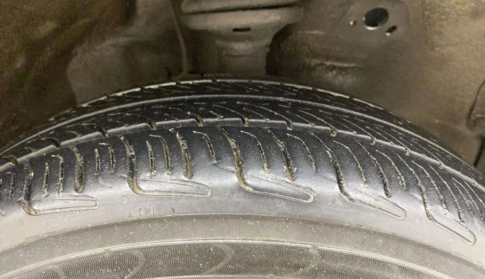 2017 Maruti Wagon R 1.0 VXI, Petrol, Manual, 51,806 km, Right Front Tyre Tread