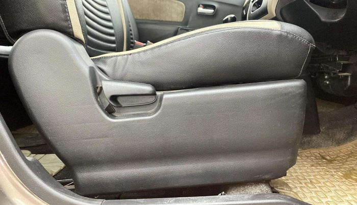 2017 Maruti Wagon R 1.0 VXI, Petrol, Manual, 51,806 km, Driver Side Adjustment Panel