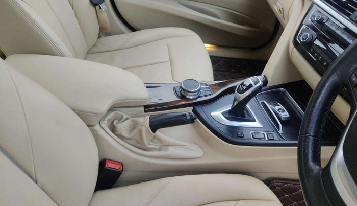 2018 BMW 3 Series 320d Luxury Line, Diesel, Automatic, 55,729 km, Gear Lever
