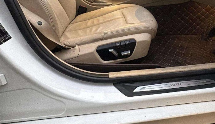 2018 BMW 3 Series 320d Luxury Line, Diesel, Automatic, 55,729 km, Driver Side Adjustment Panel